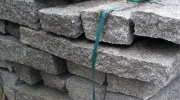 Obrzeża granitowe łupane Obrzeża granitowe łupane